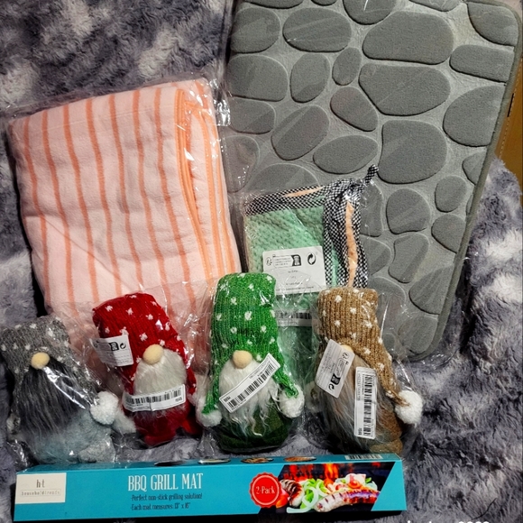 Bath towel, bath mat, grill mat ETC. Bundle - Picture 1 of 16